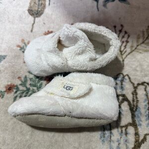 UGG  Infant Vanilla Faux Fur Bixbee Bootie Size 4-5